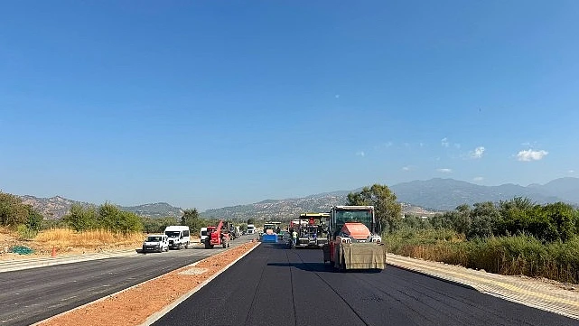 Aydın’ın 17 İlçesinde Eş Zamanlı Yol Çalışması Başlatıldı