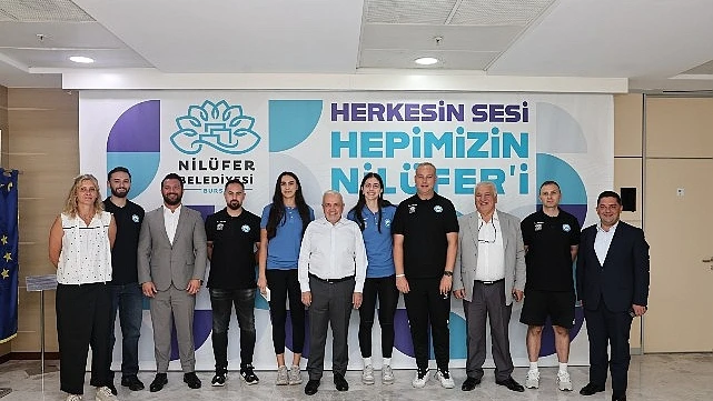 Nilüfer’in milli voleybolcularına Başkan Özdemir’den tebrik