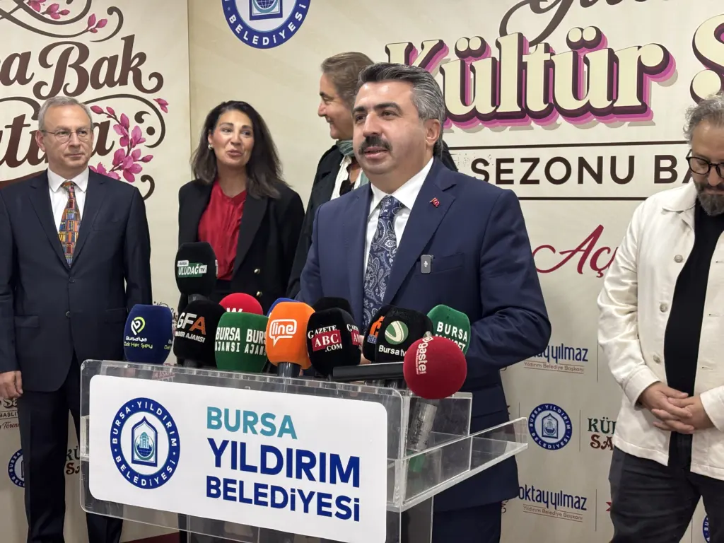 Yıldırım'da Kültür Sanat Sezonu "Hoşça Bak Zâtına" Temasıyla Açıldı