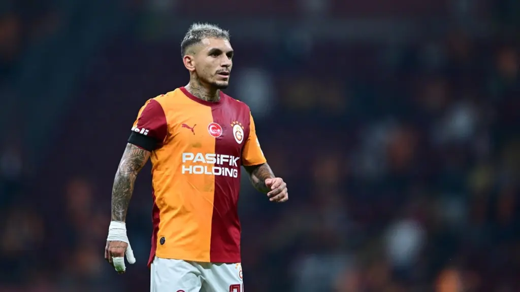 Lucas Torreira'ya VAR sonrası kırmızı kart; Galatasaray 10 kişi kaldı