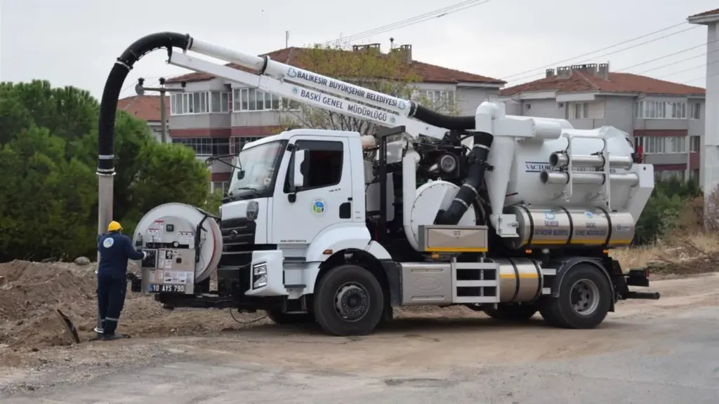 BASKİ’nin yeni vactorları Balıkesir’de sahada göreve başladı