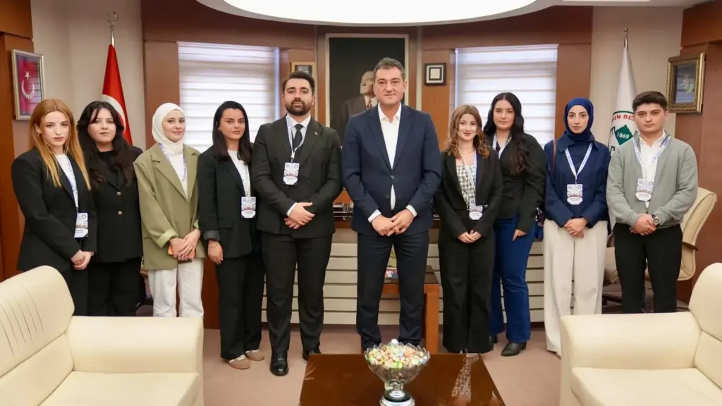 Giresun'da Başkan Köse, üniversiteli gençlerle şehir gündemini görüştü
