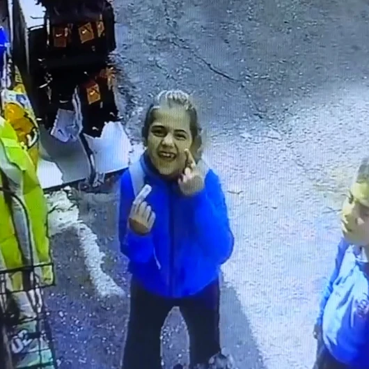Bursa'da iki kız kardeş örnek davranış: İçeceğin parasını kapı altından bıraktılar