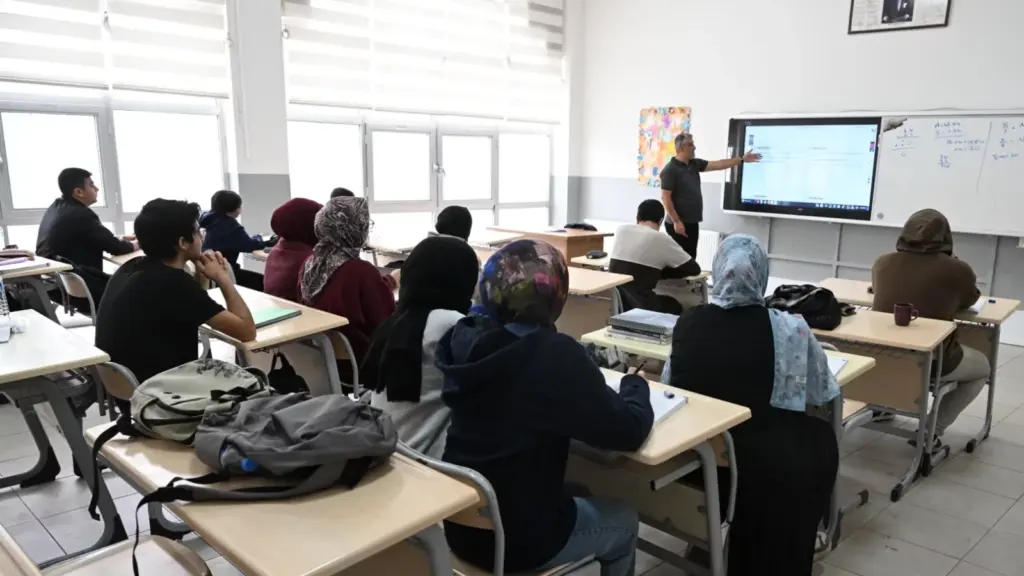 Malatya Kernek Külliyesi'nde 200 öğrenci üniversiteye hazırlanıyor