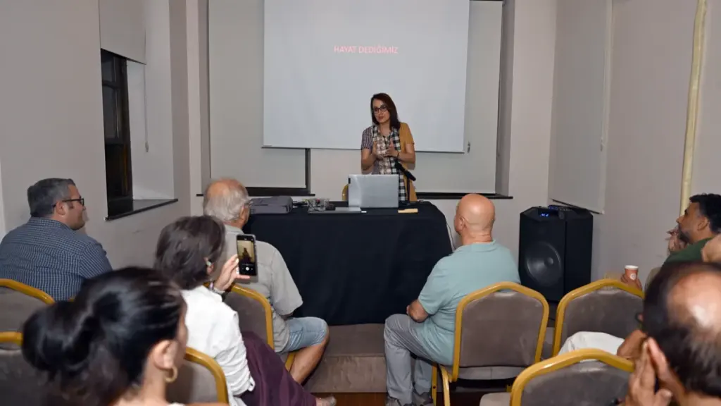 Mersin Büyükşehir sanatı kent genelinde herkese taşıyor