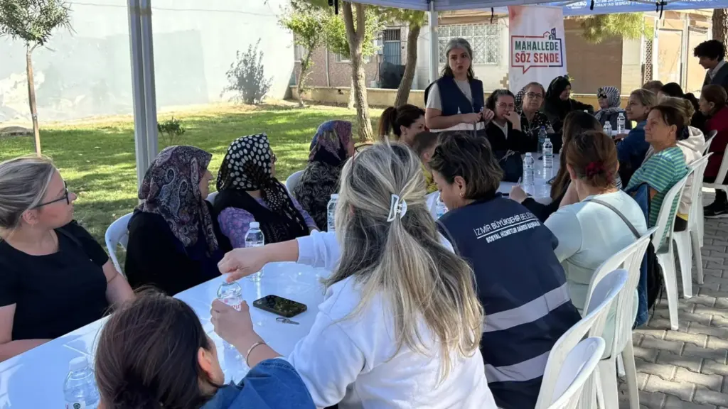 İzmir'de 'Mahallede Söz Sende' Bornova Çınar Mahallesi'nde toplandı