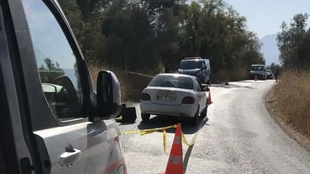 İzmir Kemalpaşa'da 48 yaşındaki adam otomobilde tüfekle ölü bulundu