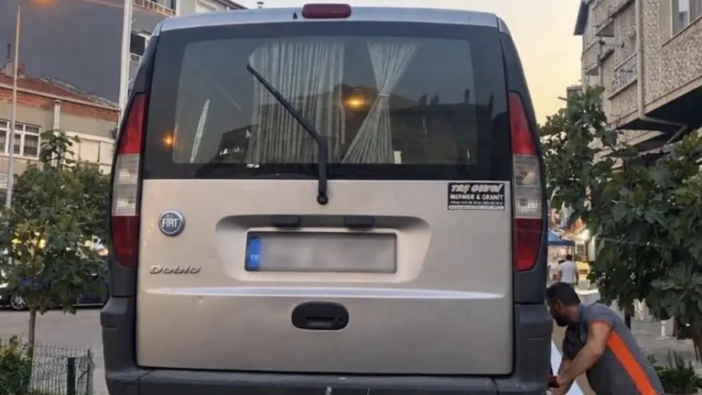 Edirne'de durdurulan araçta 14 düzensiz göçmen yakalandı