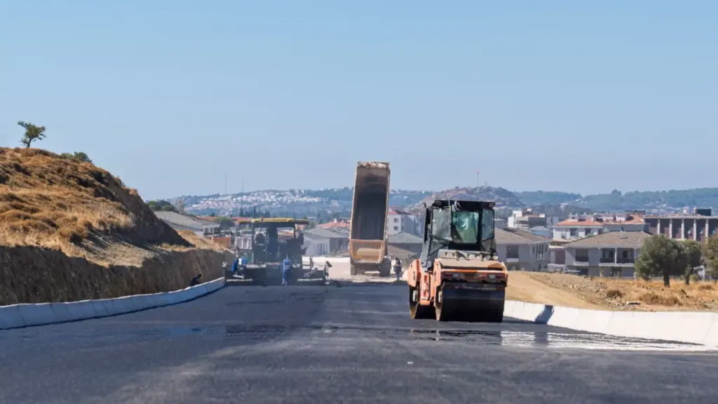 Seferihisar'da 2,7 km çevre yolu trafik yükünü azaltacak
