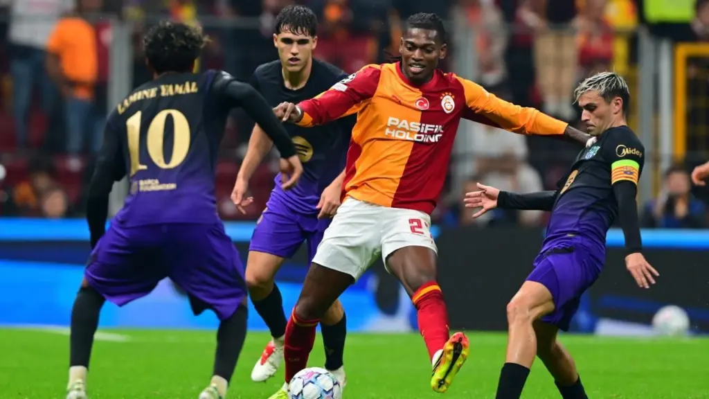 Galatasaray sahasında Barcelona'ya 4-1 yenildi, Avrupa iddiası sarsıldı