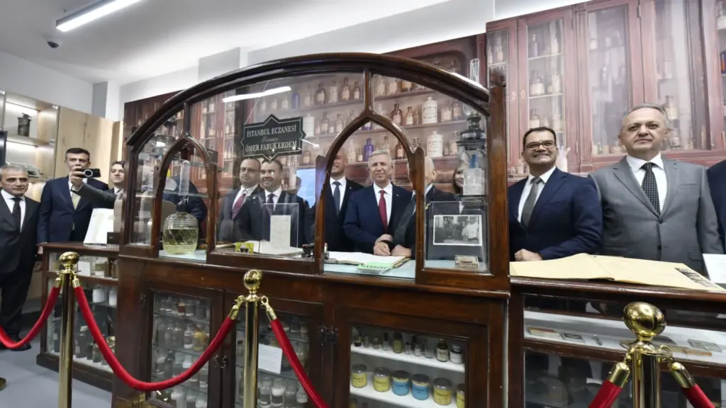 Ankara Eczacılık Tarihi Sergievi Ulus’ta ziyarete açıldı