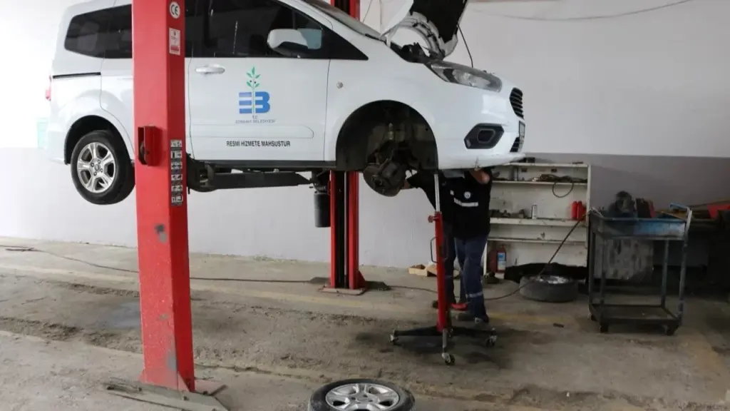 Edremit Belediyesi araç filosunu yerinde bakımla güçlendiriyor