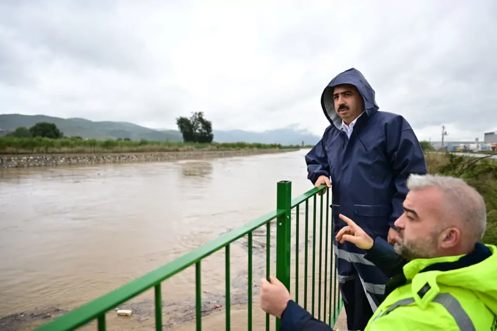 Yıldırım'da sağanak sonrası seferberlik: ekipler tüm imkanlarla sahada