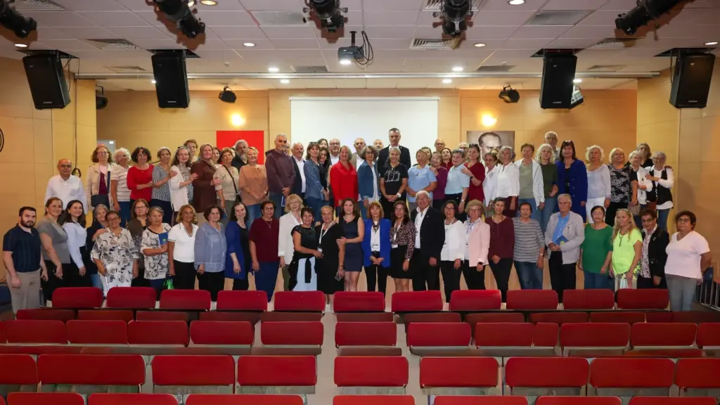 Buca’nın 3. Yaş Üniversitesi’nde ilk ders zili çaldı