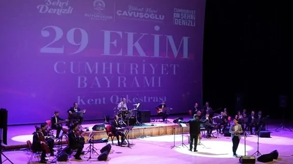 Denizli'de Cumhuriyet coşkusu Bilim Şov ve konserle başladı