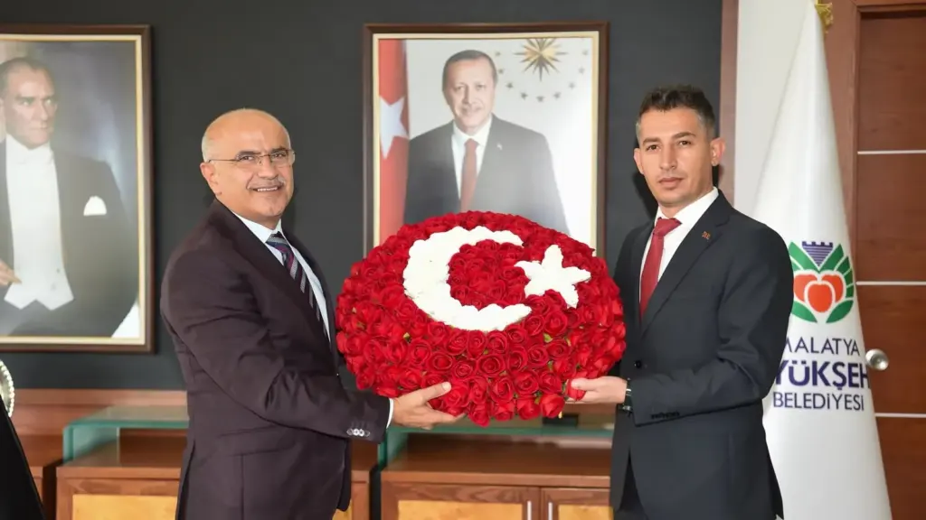 Malatya muhtarlarından Başkan Sami Er'e hizmet teşekkürü