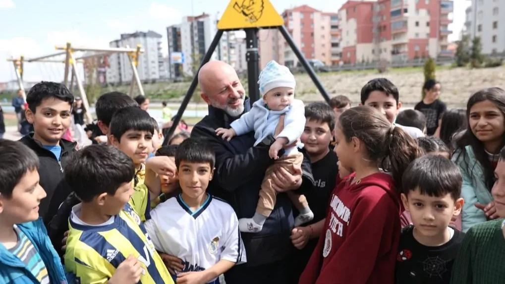 Kocasinan parkları çocukların toprakla buluşmasını sağlıyor