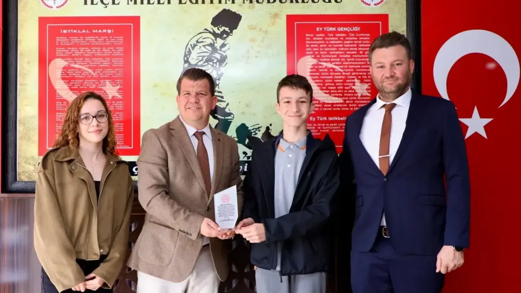 Keşan'da liseli Aras İpsalalı'ya çevre duyarlılığı için plaket