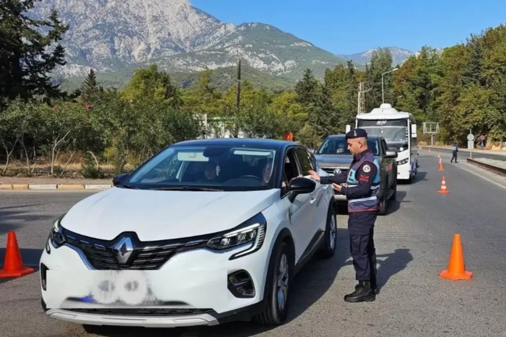 81 ilde 24 saatte operasyon: Aranan 912 kişi yakalandı
