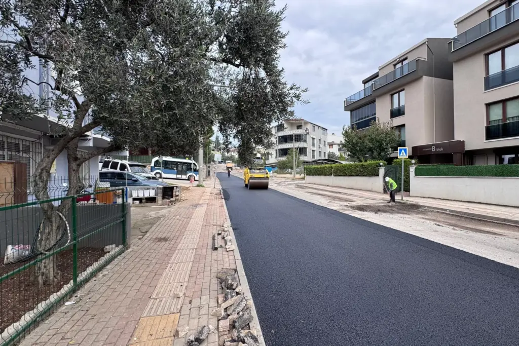 Orhangazi'de okullar bölgesine 4 bin 920 m² sıcak asfalt