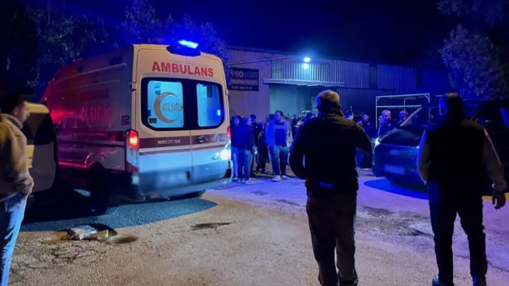 Bursa'da boyahanede forkliftten düşen demirler genç işçiyi öldürdü