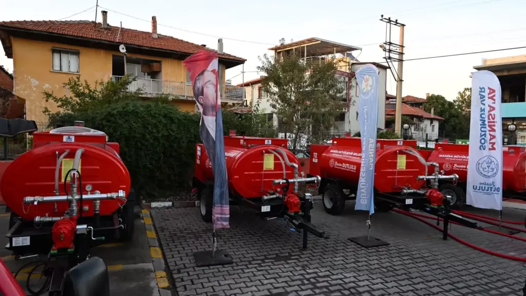 Manisa Büyükşehir'den Kula'ya 4 yeni su tankeri teslimi