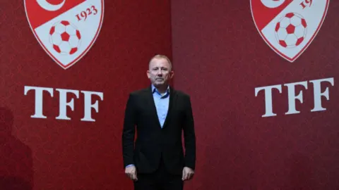 Sergen Yalçın’ın A Milli Takım teknik kadrosu açıklandı