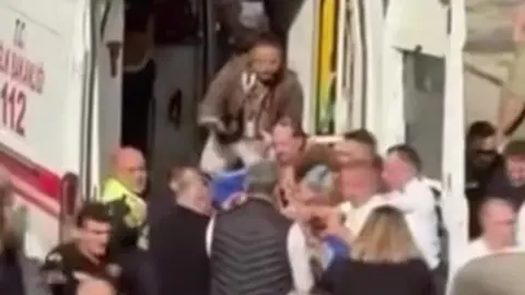 Bursa Gemlik’te bıçaklı saldırı: Yaralı kadın bankaya sığındı