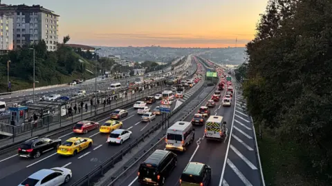 İstanbul’da trafik yine kilitlendi: Yoğunluk yüzde 89’e çıktı
