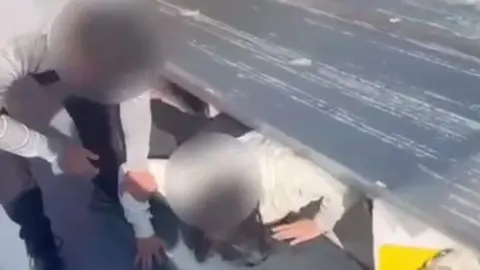 Bursa’da 20 suç kaydı bulunan firari, çatı arasında yakalandı