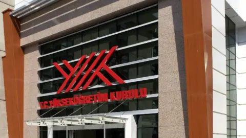 YÖK duyurdu: Öğrenci affıyla dönenlerin yatay geçiş esasları