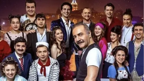 Çok Güzel Hareketler 2’de Safa Sarı’dan gala gerginliklerine esprili gönderme