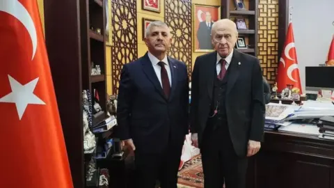 MHP İzmir Başkanı Veysel Şahin, Bahçeli’ye 15. İl Kongresi raporu sundu
