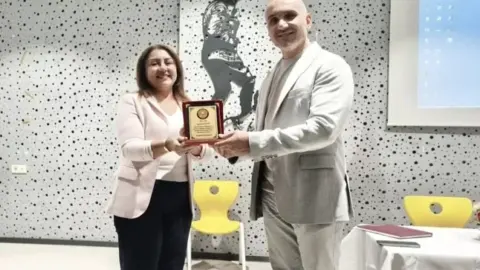 Karabağlar’da Seniha Mayda Ortaokulu’nda 4 yıllık emeğe plaket