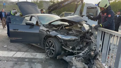 Eyüpsultan’da iki otomobilin çarpışması: 4 kişi yaralandı