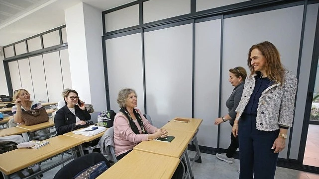 Karşıyaka 3. Yaş Üniversitesi'nde yeni dönem 60 öğrenciyle başladı