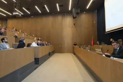 İnegöl Belediye Meclisi’nde Saadet Partili Fikret Bayram istifa etti