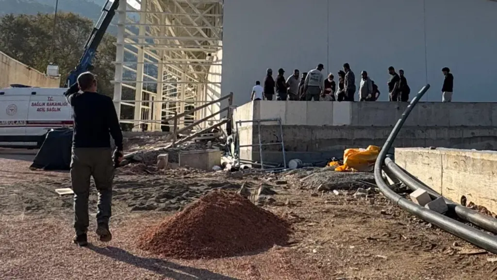 Bursa Osmangazi'de inşaatta varil patladı: İşçi yaralandı