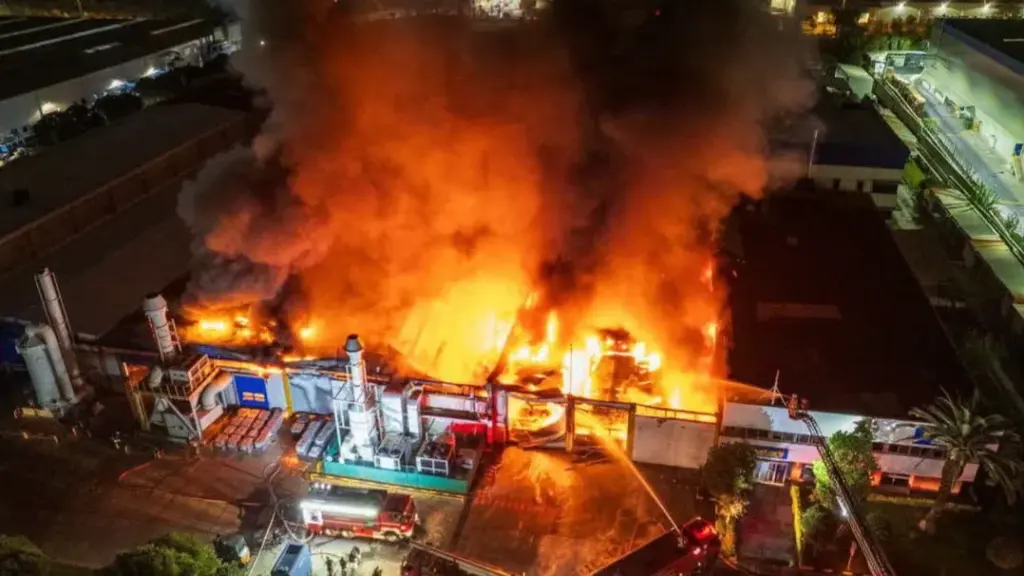 Manisa OSB’de akü fabrikasında patlama ve yangın: ekipler müdahale etti