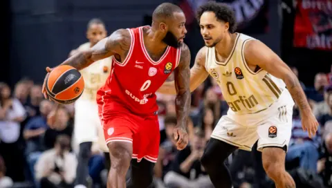 Fenerbahçe, EuroLeague şampiyonunu Yunanistan’da geri dönüşle devirdi