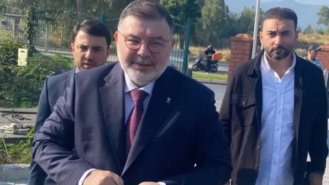 Cemil Tugay İnciraltı’nda Cumhur İttifakı meclis üyeleriyle buluştu