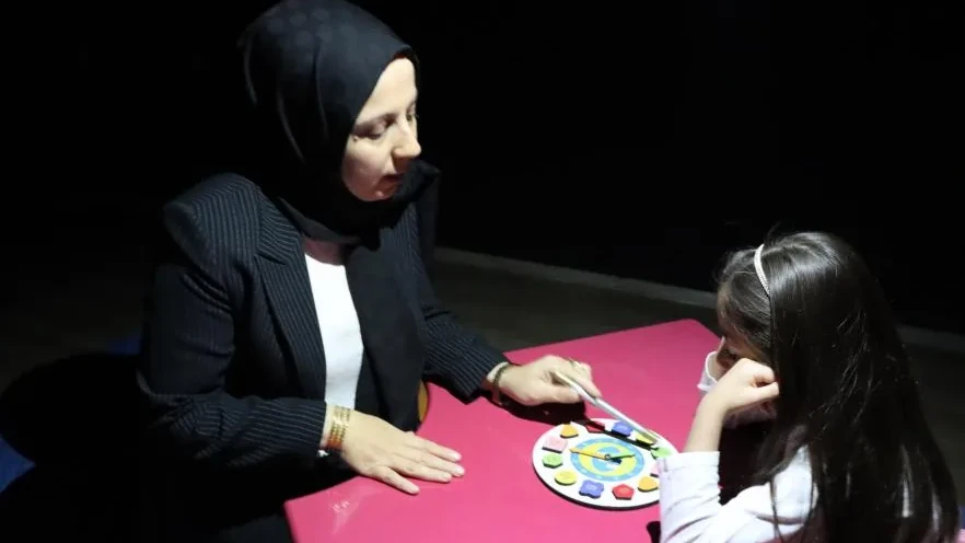 Şanlıurfa Otizm Merkezi'nde karanlık oda uygulamasıyla duyusal gelişim