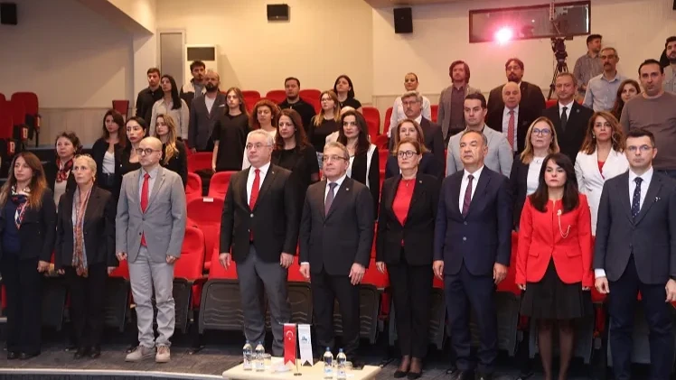 İzmir’in üniversiteleri Cumhuriyet’in kazanımlarını tartıştı