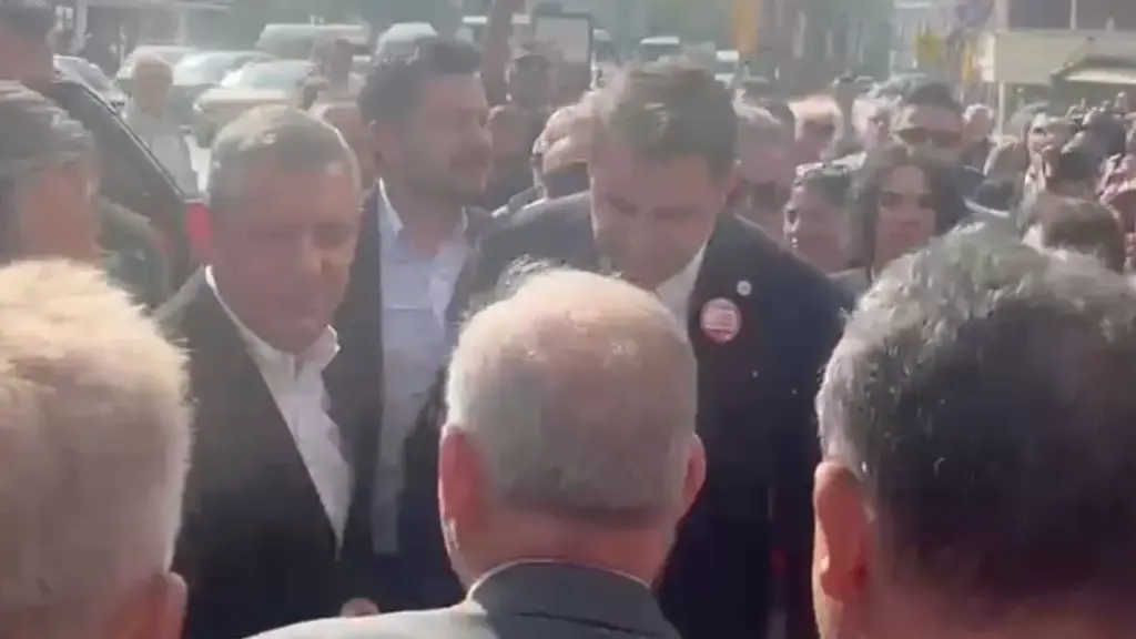 Özgür Özel İzmir'de basın yürüyüşüne katıldı, toplantılar yapacak