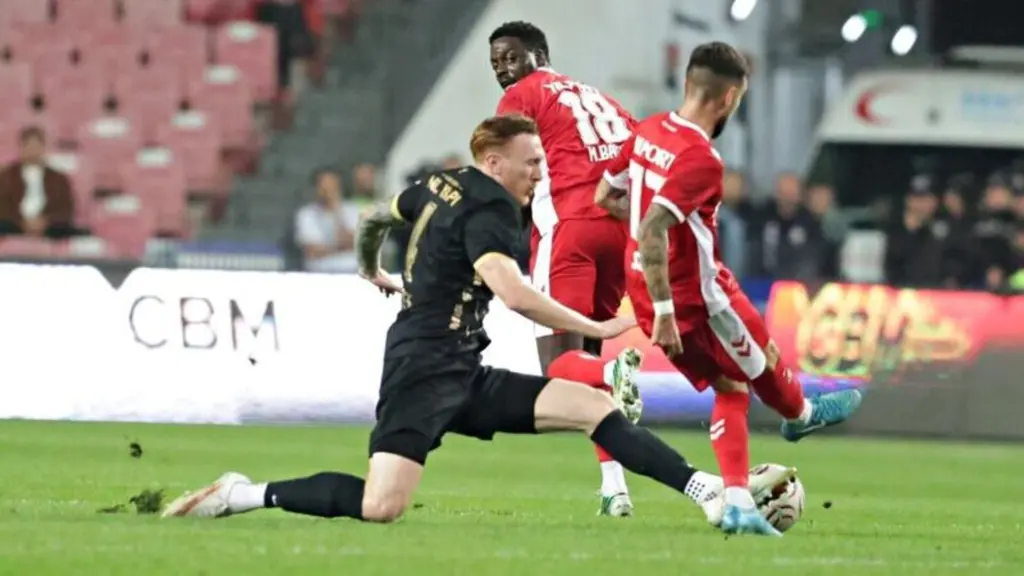 Amed SK, Samsunspor'u 2-1 mağlup edip maç fazlasıyla lider oldu