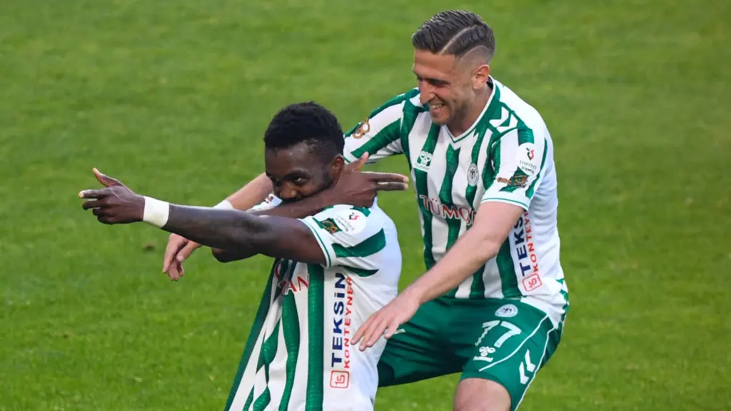 Konyaspor 3 maç sonra Awaziem'in golleriyle kazandı