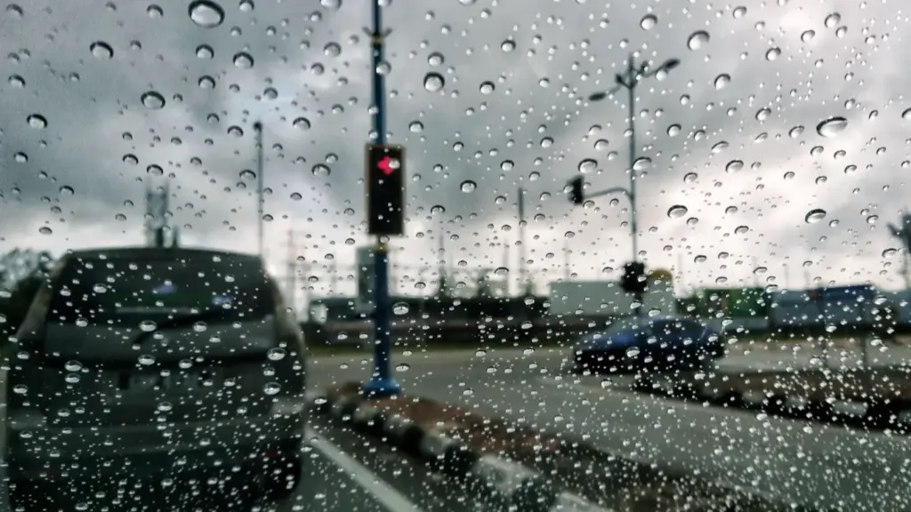 İstanbul’da sıcaklıklar 5-7 derece düşecek, kuvvetli sağanak bekleniyor