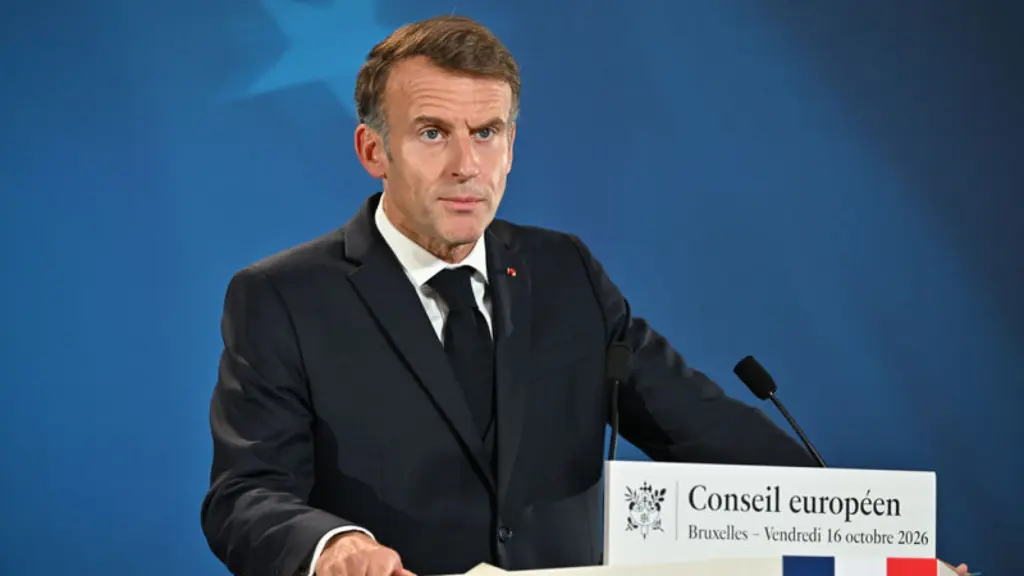 Macron: Sosyal medya kutuplaştırıyor, demokrasilere zarar veriyor