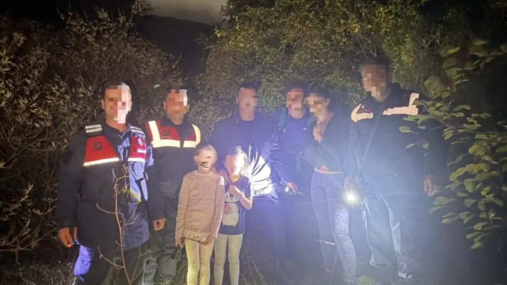 Aydın'da ormanda kaybolan 4 kişilik aile jandarmaca kurtarıldı