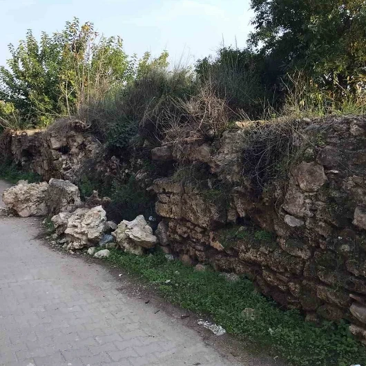 İznik’te 2 bin yıllık su kemeri çökmeye başladı: Koruma çağrısı